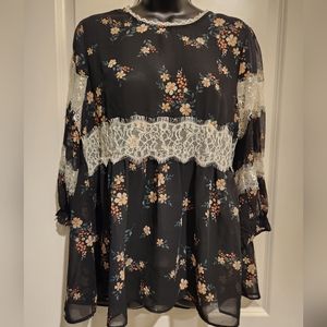NWT Umgee Black Lace Floral baby doll. Size Medium